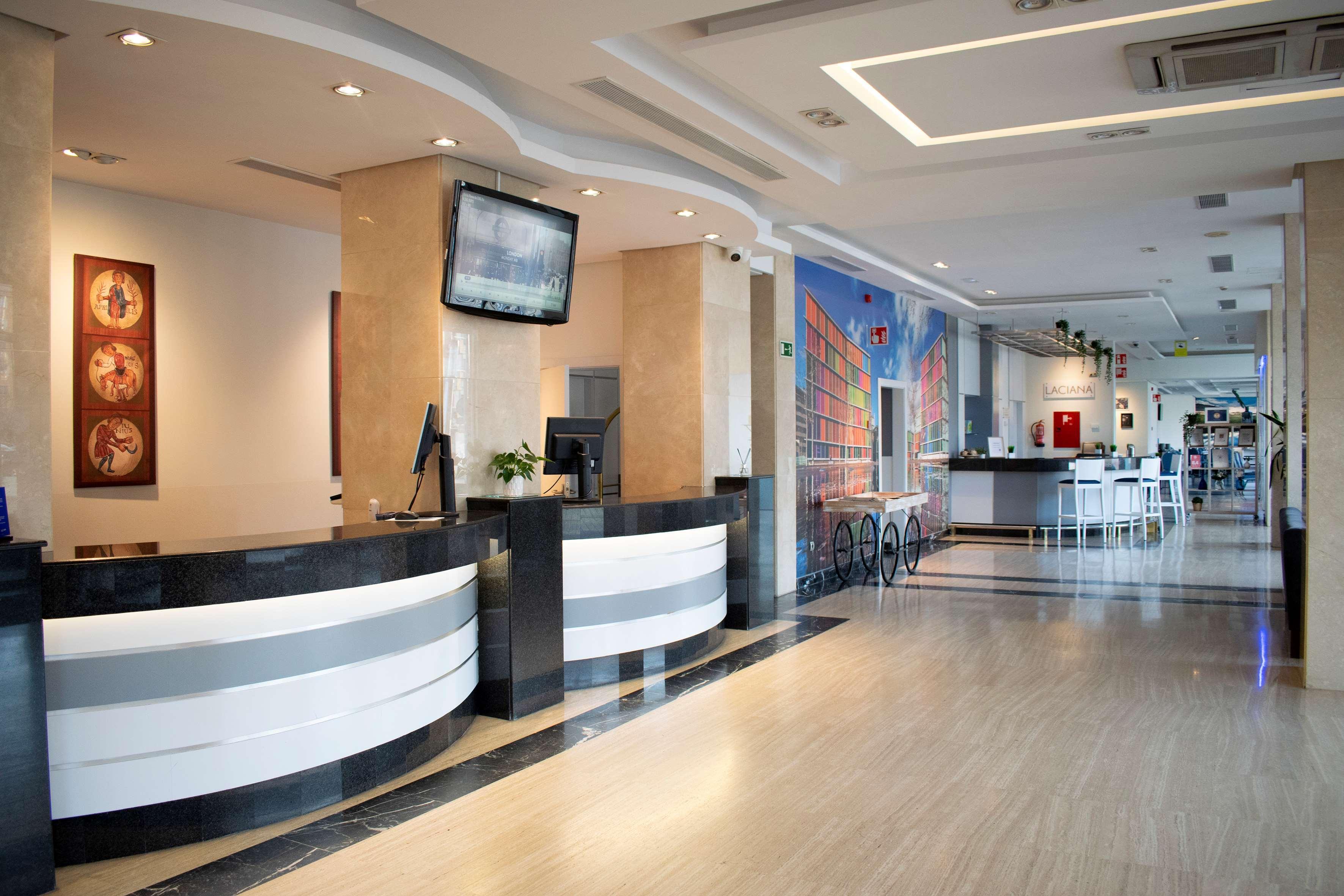 Отель leon hotels